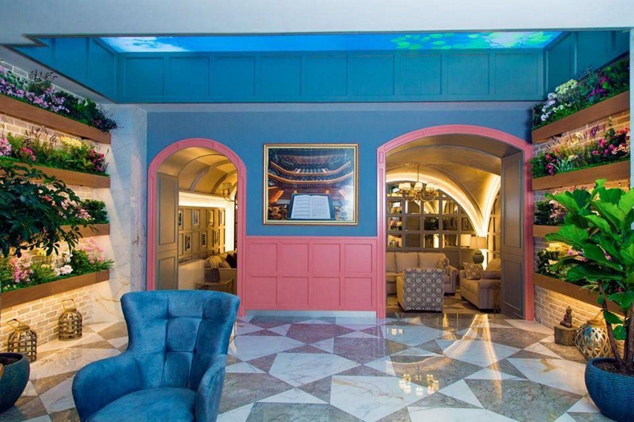 Theatrum Hotel Bakú Exterior foto The lobby of the hotel